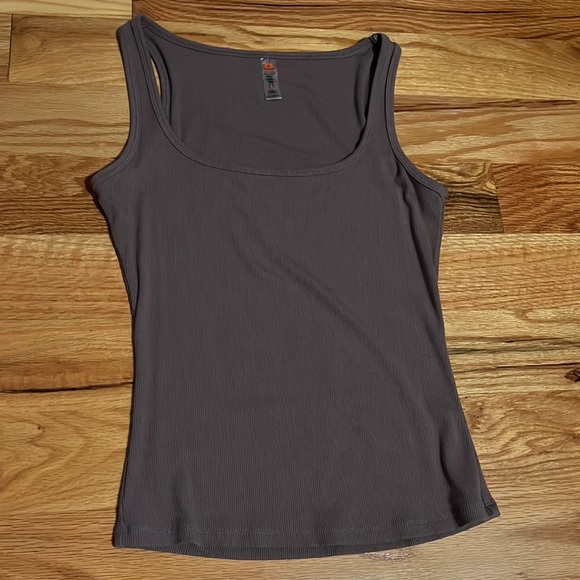 Mono b tanks - Picture 4 of 6